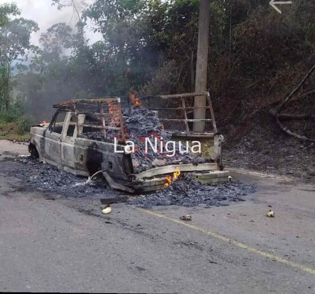 Camioneta con hojas de maíz, se incendia en Coyutla