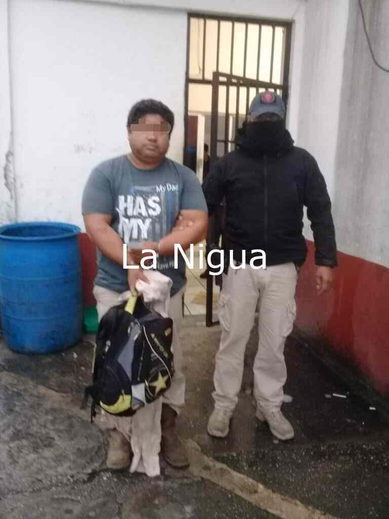 Se hizo pasar por mujer para abusar de jovencita.