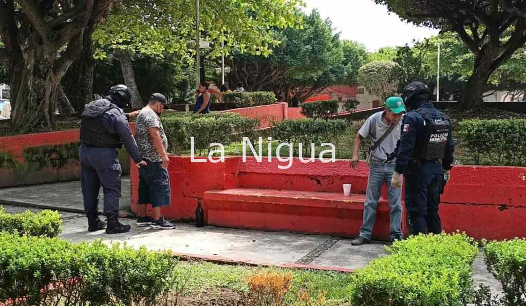 Tomaban su caguama en parque de Las Choapas y fueron detenidos IMG 20220315 WA0011