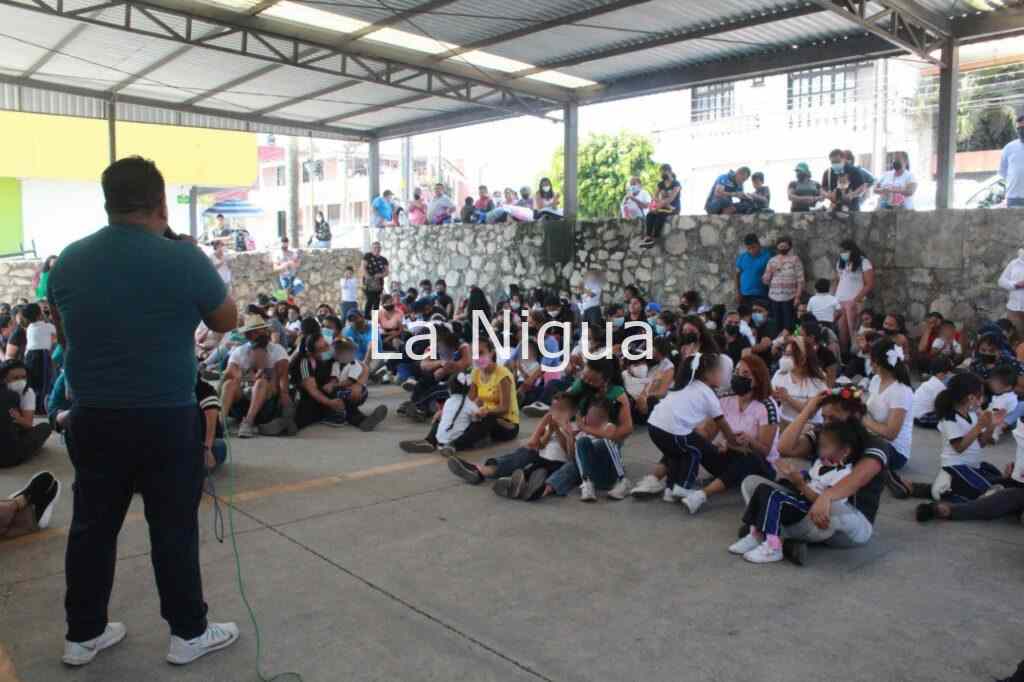 Realizan matrogimnasia alumnos de CAIC