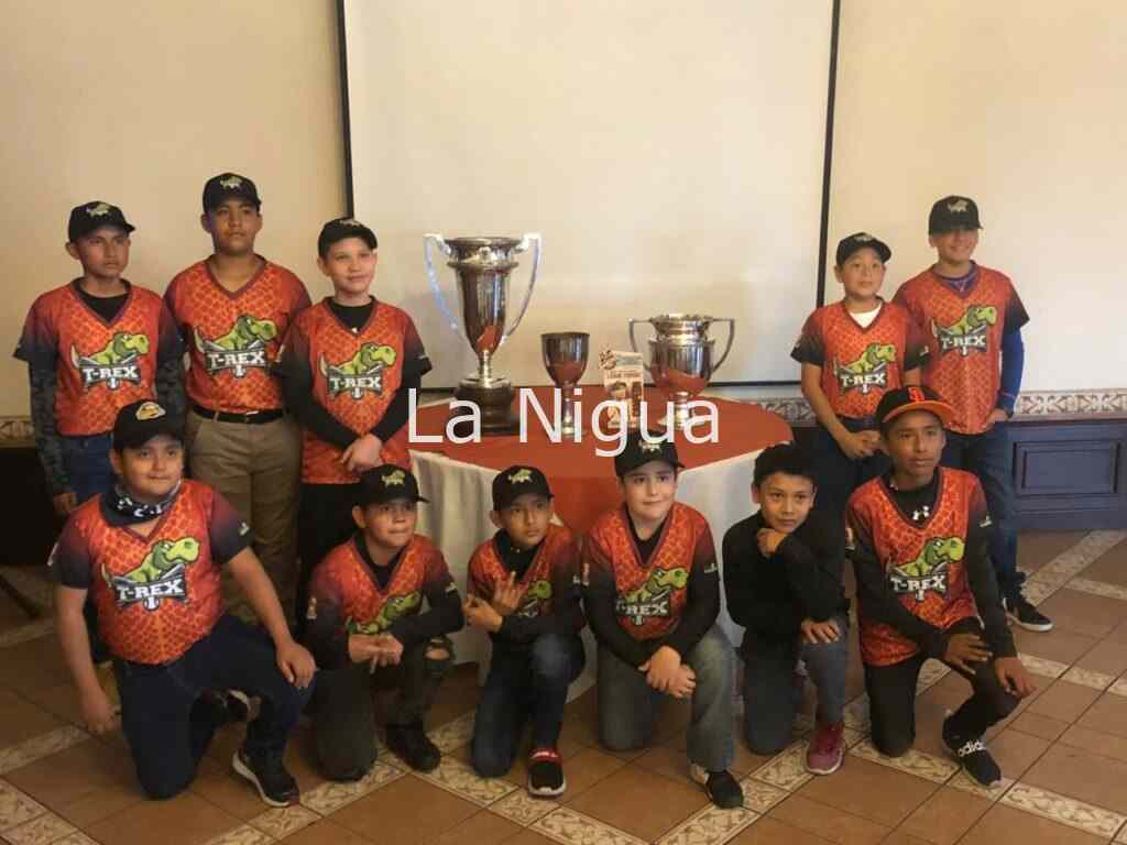 T Rex y Águilas de Córdoba, en la casa de Lázaro Penagos