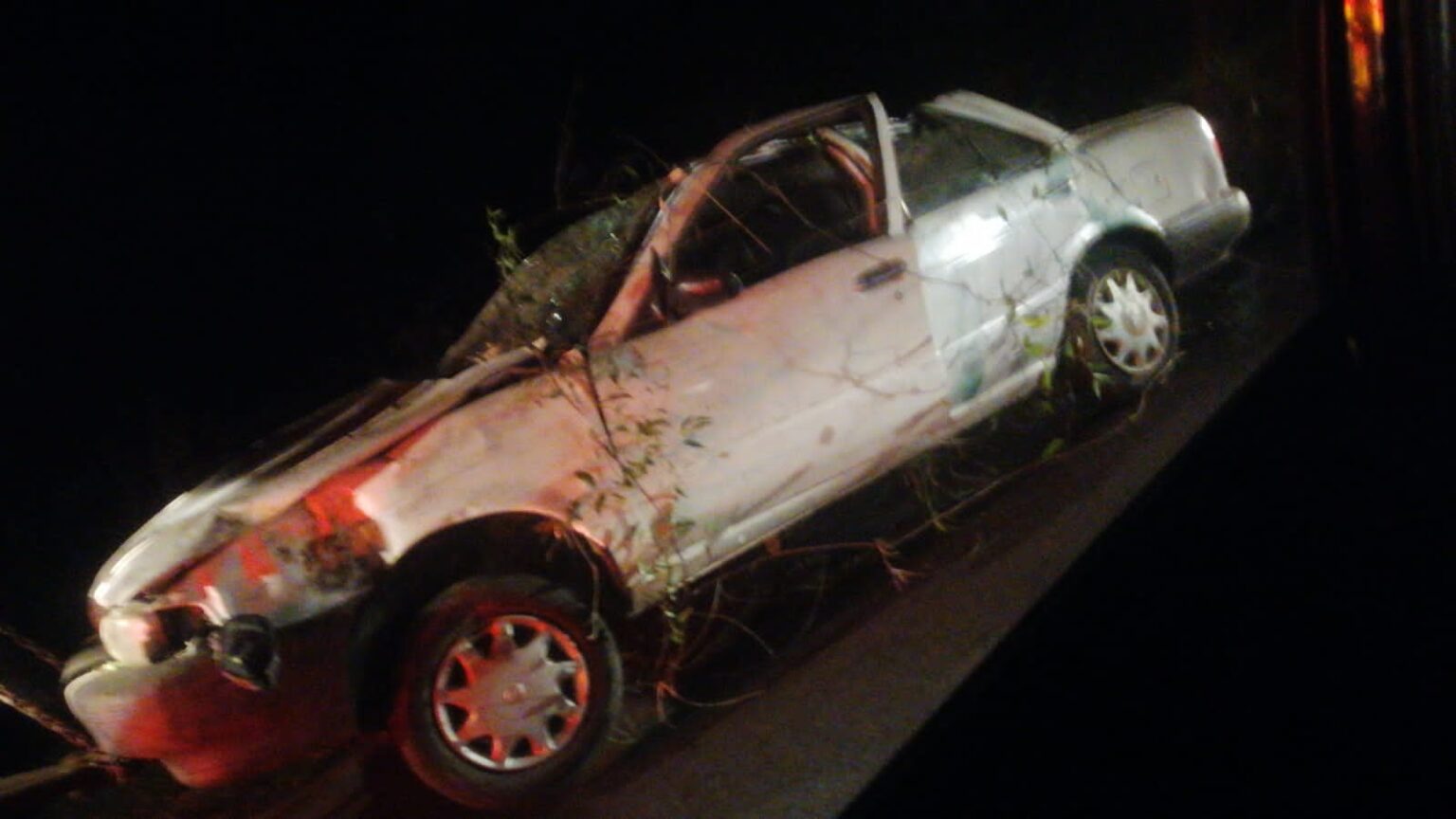 Vuelca auto con funcionarios de Paso del Macho