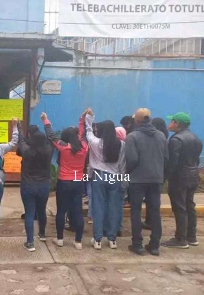 Exigen destituir a profesor de Teba por acoso.
