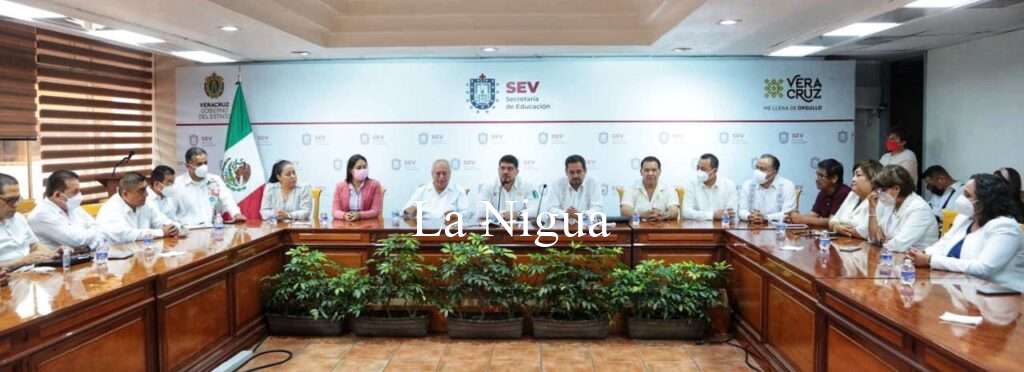 Entregan Toma de Nota a Daniel Covarrubias que lo acredita como Secretario General de la Directiva Seccional de la Sección 32 del SNTE