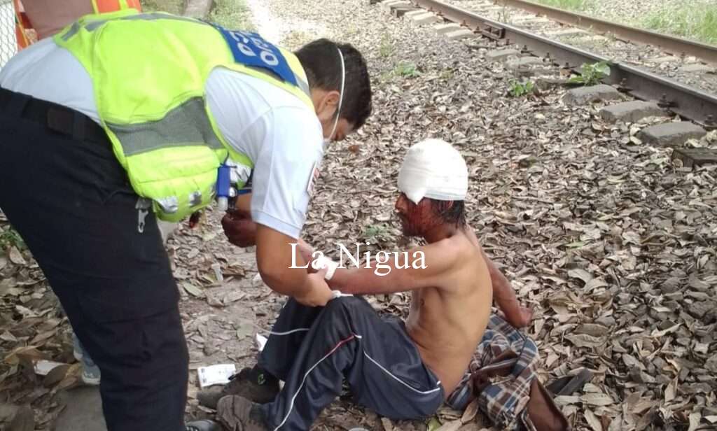 Lo encuentran herido a orillas de la vía en Amatlán