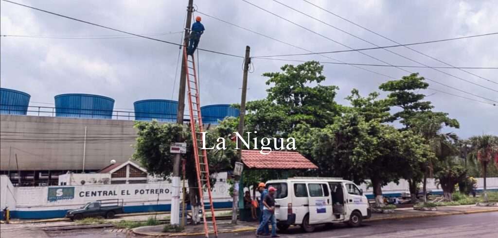 Iluminan municipio de Atoyac con lámparas LED