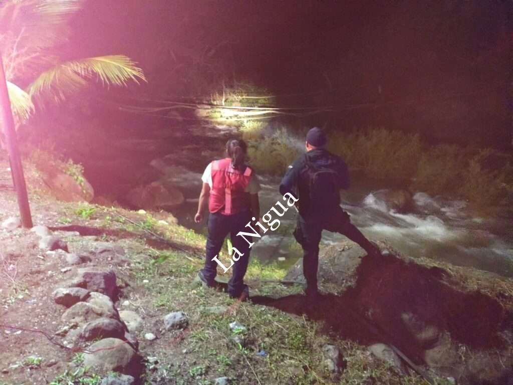 Hombre se lanza al río Angostura y no sale