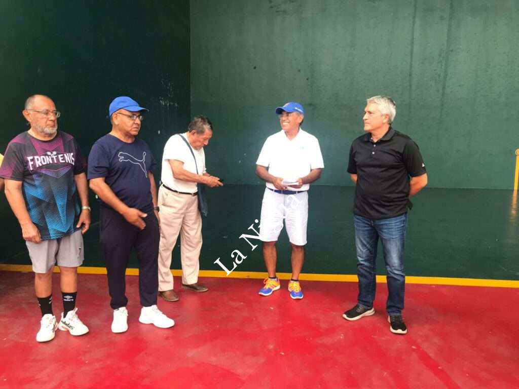 Escuela de frontenis en elClub Campestre Cordobés