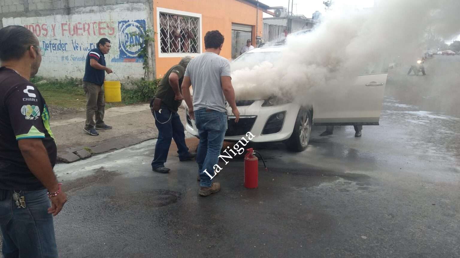 Controla FC incendio de auto particular en Padelma