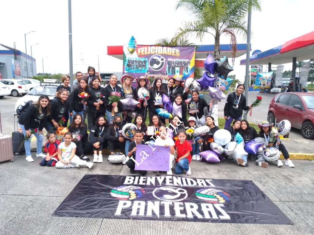 Panteras campeonas de laCopa de voleibol Colombia