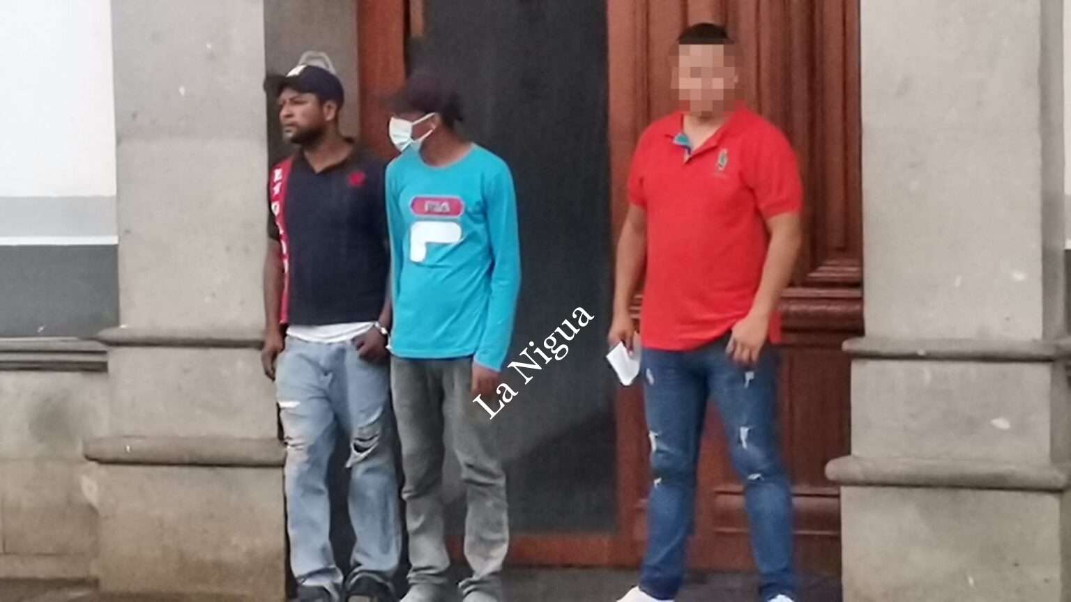 Capturan a dos hermanos con armas.