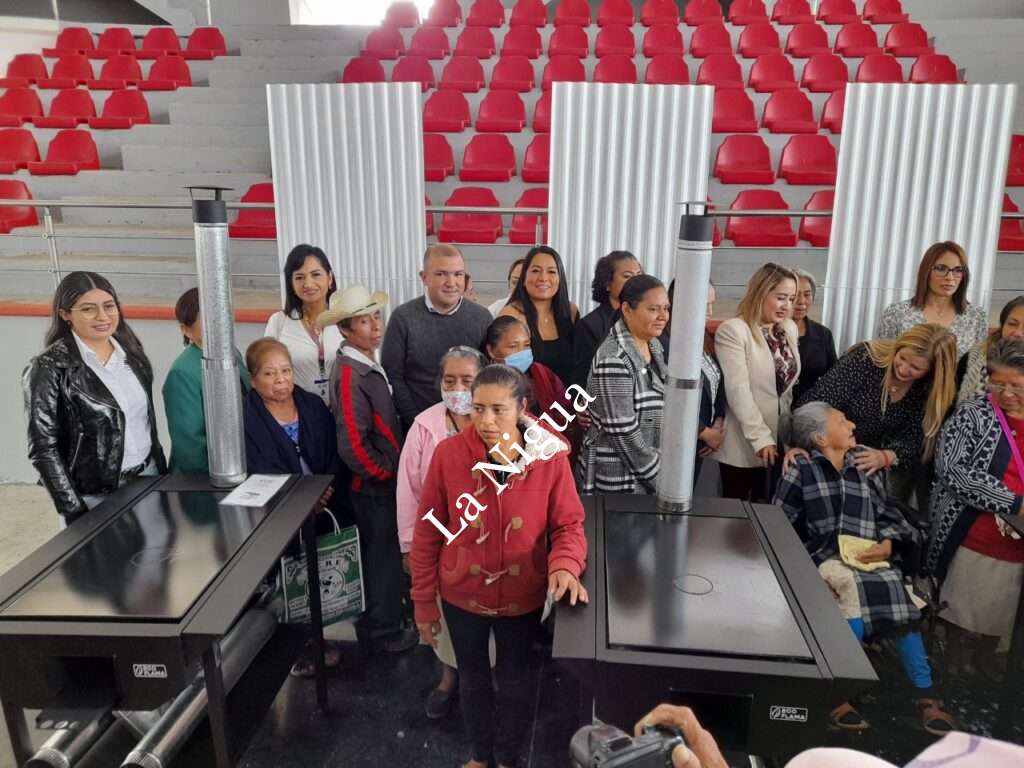 Entregan en Chocamán subsidio municipal “Desarrollo a la vivienda y la Comunidad”