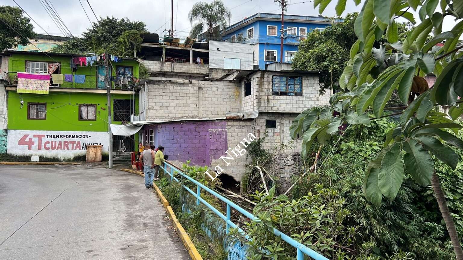 Traslada UMPC a familia que vivía en zona de riesgo a lugar seguro