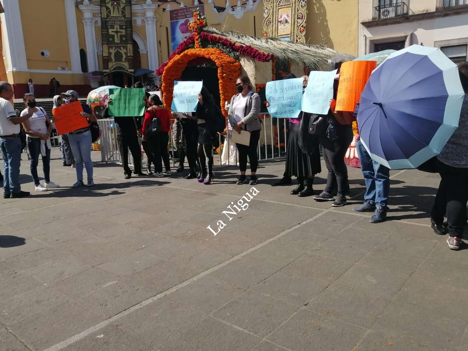 Se manifiestan maestros por falta de pago de nivelación salarial