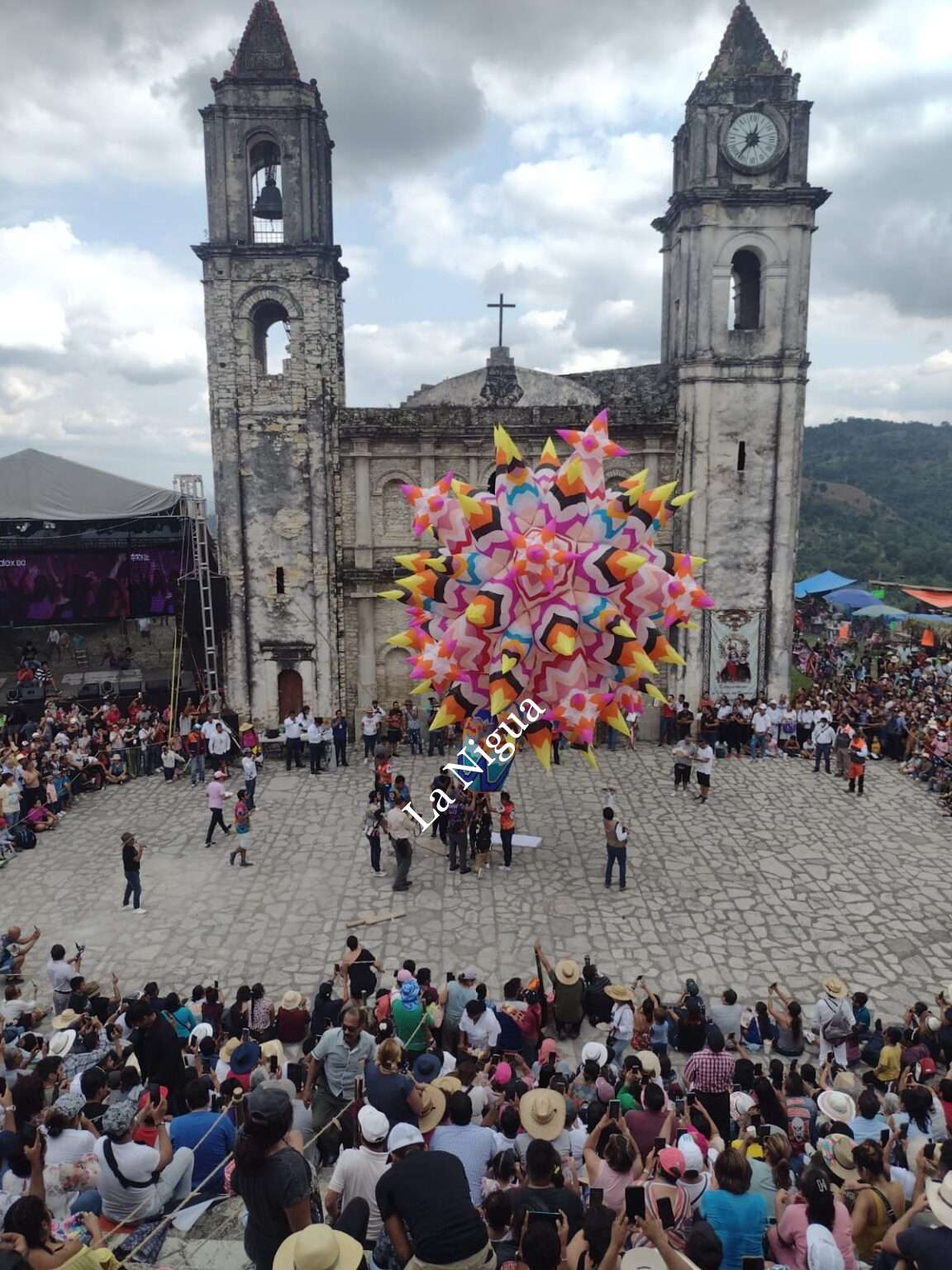 Se cubre el cielo multicolor con Festival de Globos en Zozocolco