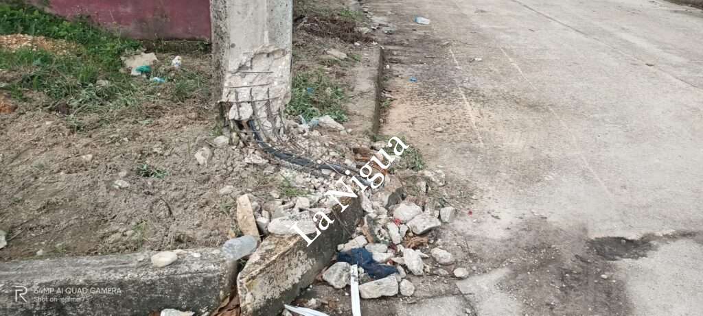 Piden retirar poste de CFE a punto de caerse 2 IMG 20221115 WA0010