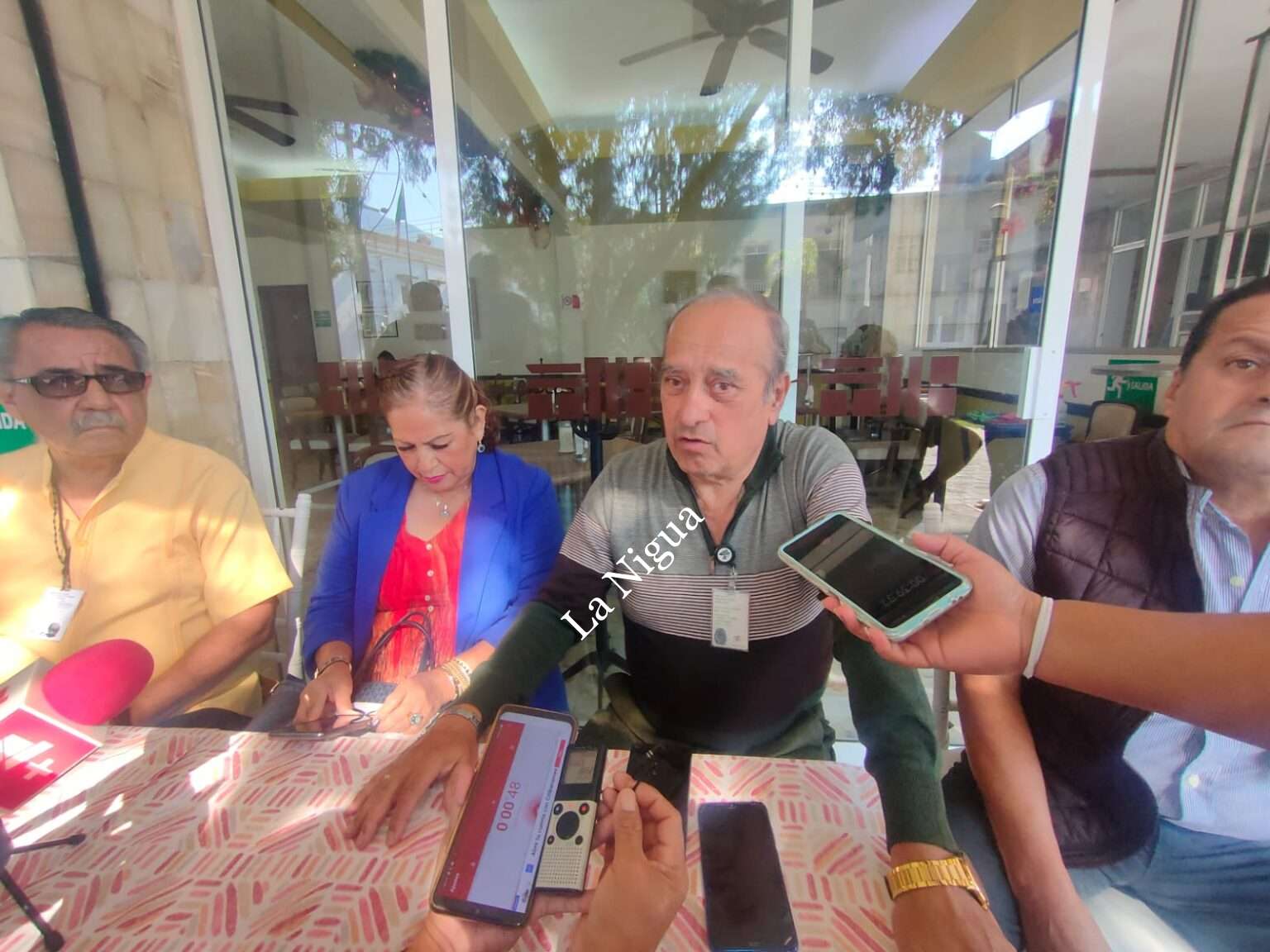 Escrituras de sus casas ex trabajadores de CFE