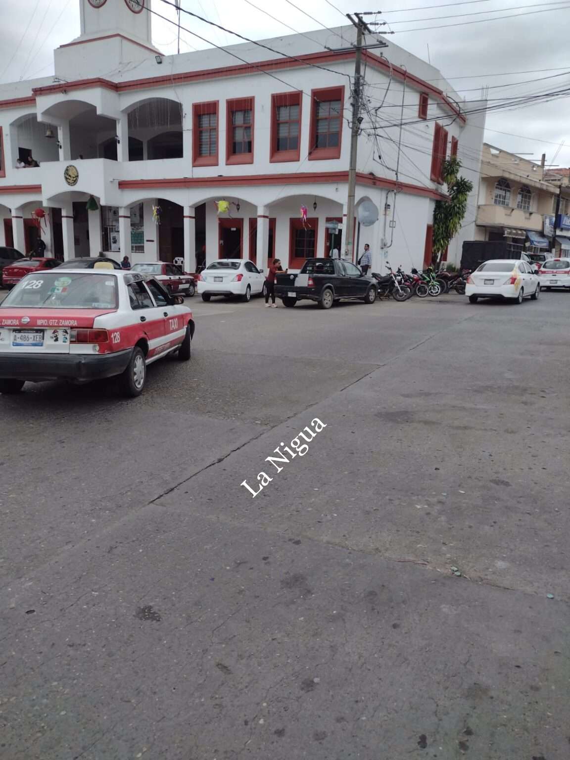 A pesar de acuerdos con Transporte Público, taxistas aumentaron sus tarifas