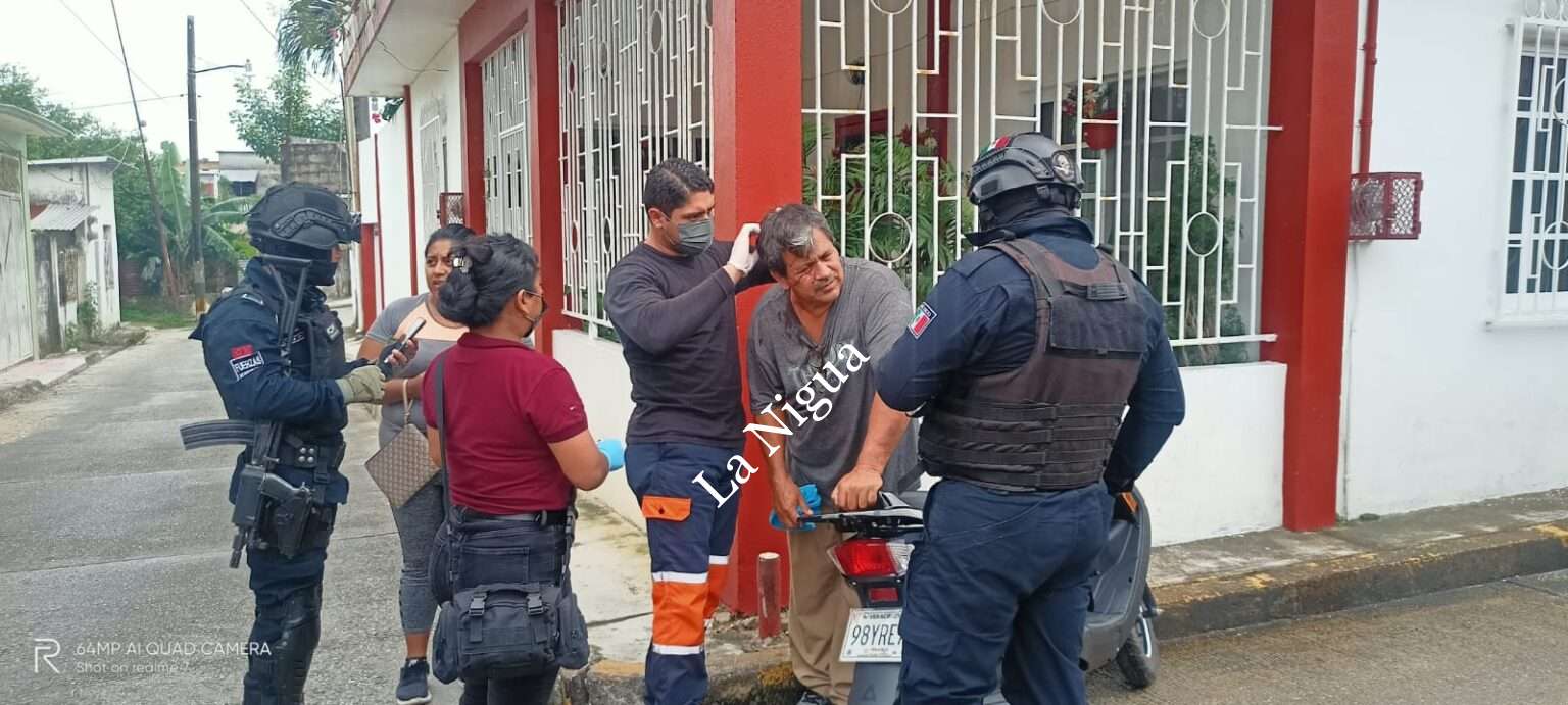 Jóvenes provocan accidente de motocicletas en Las Choapas
