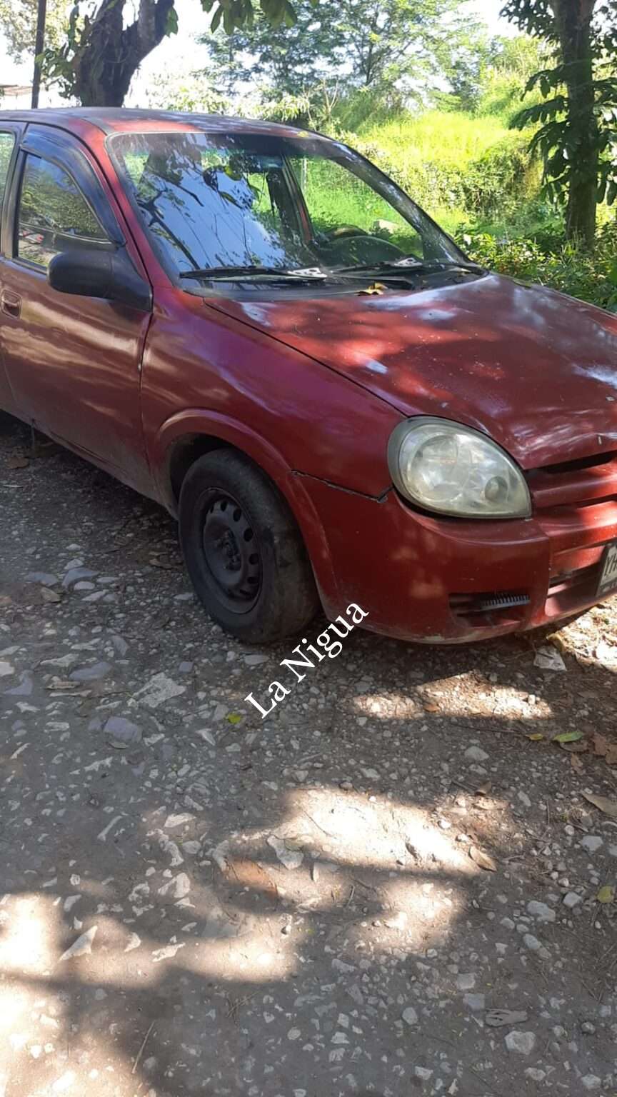 Auto abandonado en Peñuela