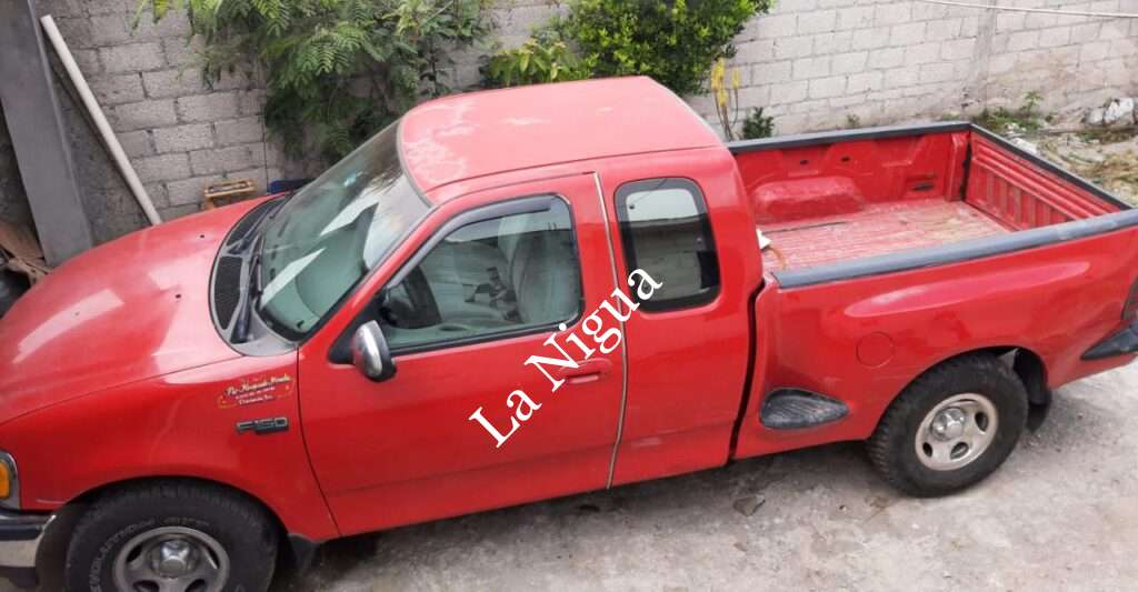 A MANO ARMADA LE ROBAN CAMIONETA A COMERCIANTE DE COSCOMATEPEC
