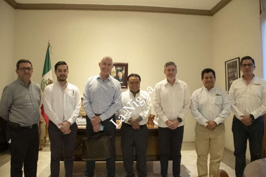 Se reúne Presidente Juan Martínez con autoridades educativas de la UV