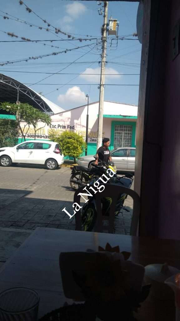 Moto atropella a anciano