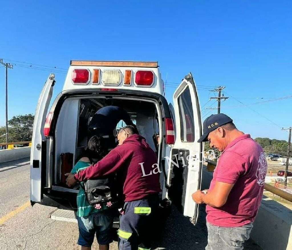 Mujer intenta tirarse del Puente Las Piñas