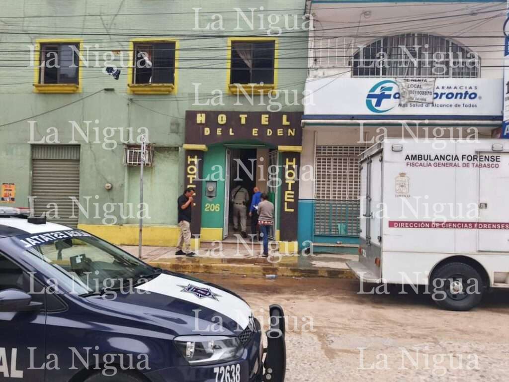 Mujer se alivia en baño de hotel, el bebé muere ahogado