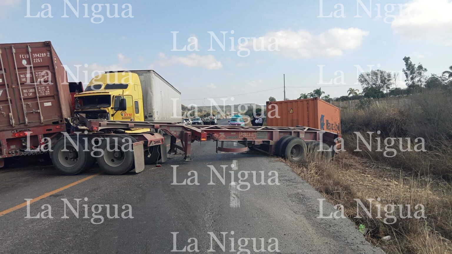 Circulación cerrada en ambos sentidos en la Carretera Federal 85 a la altura de Mainero.