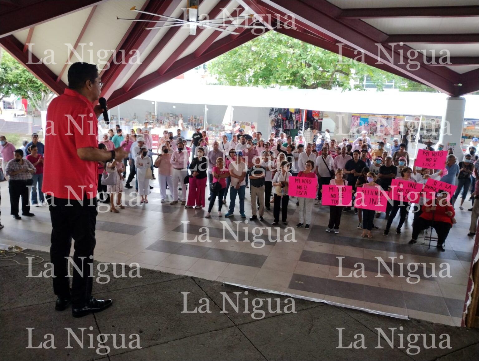 Se manifiestan en Poza Rica contra PLAN B por Reforma al INE.