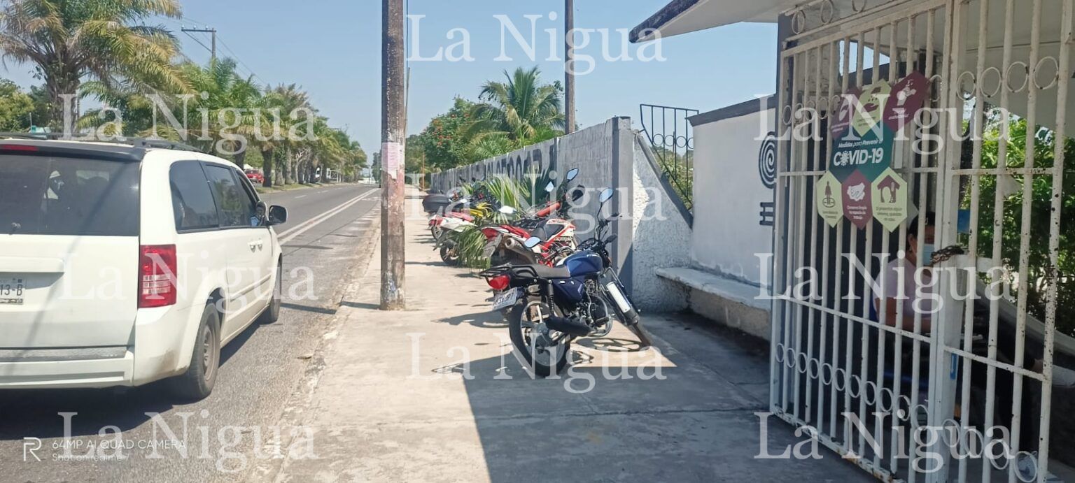 Prohíben a estudiantes del COBAEV 43 guardar sus motocicletas dentro del plantel educativo
