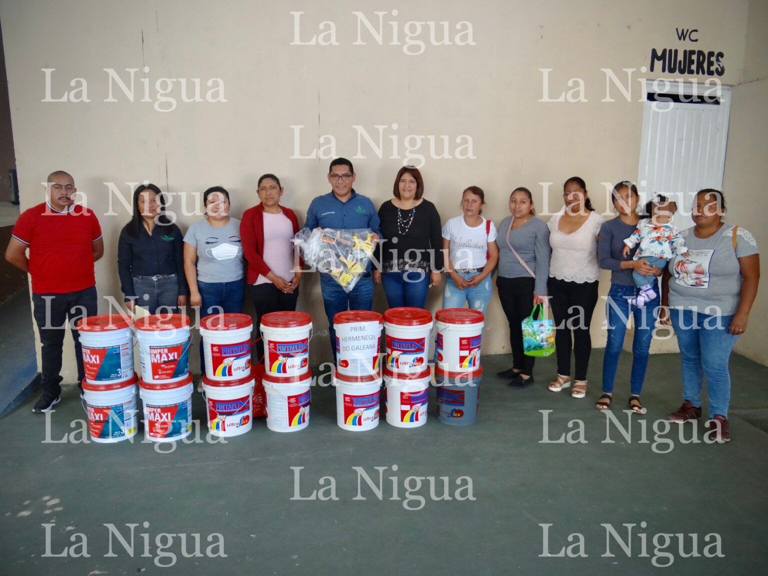 Entregan kit de pintura a la escuela Hermenegildo Galeana