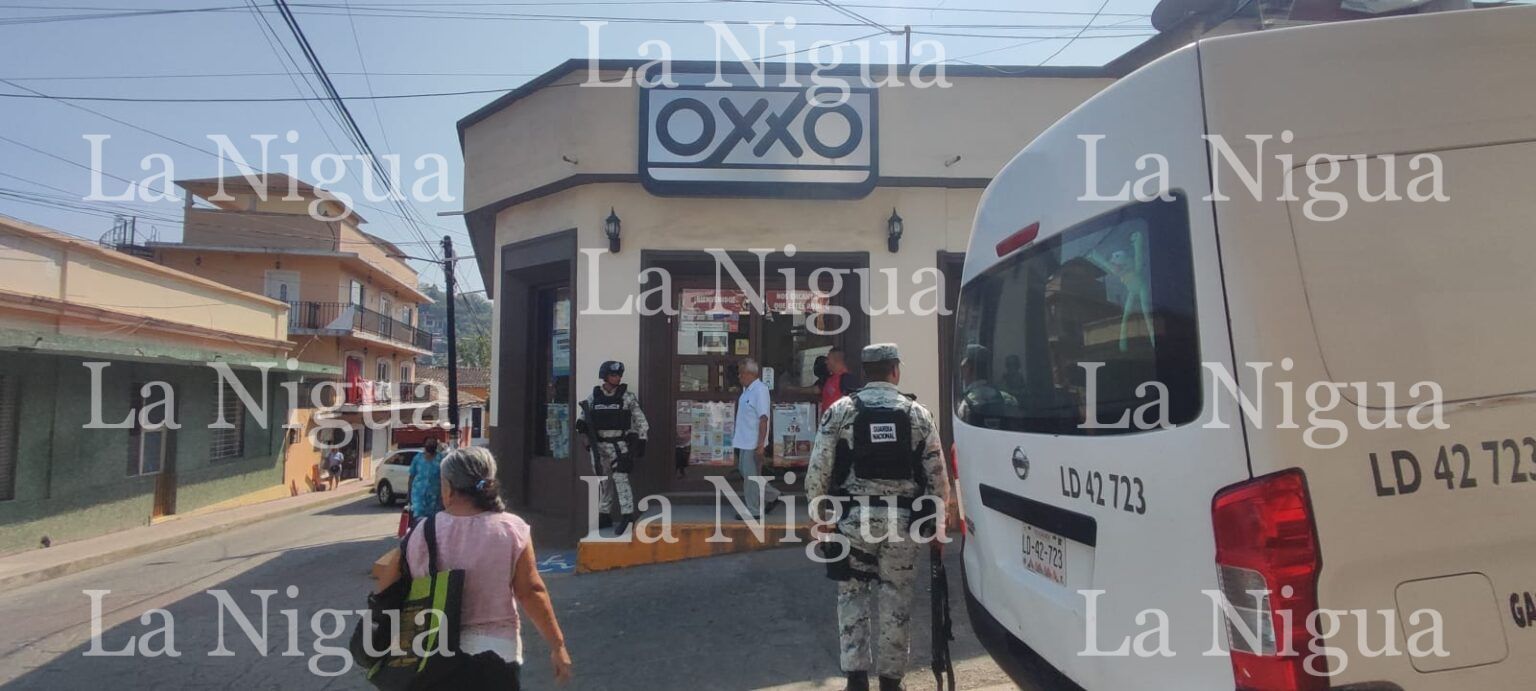 Asaltan dos OXXOS en Papantla