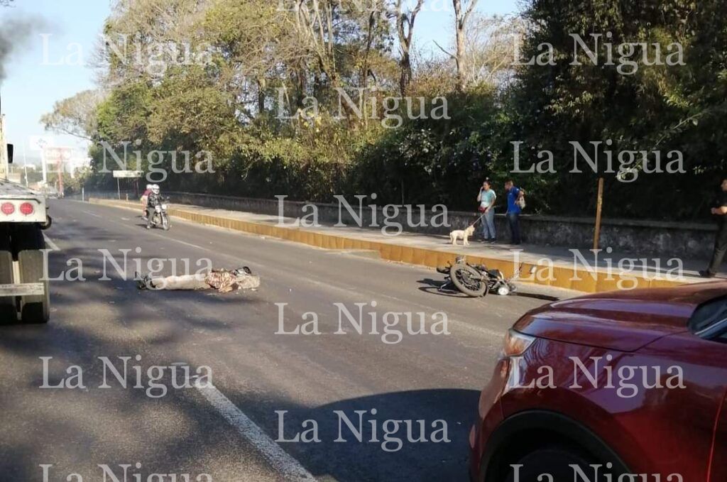 Muere motociclista atropellado en avenida Lázaro Cárdenas en Xalapa