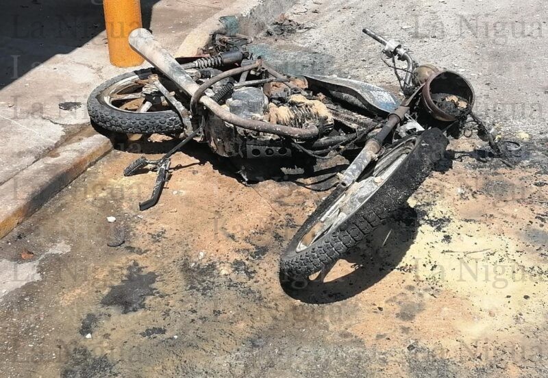 Se quema caballo de acero en taller mecánico en Las Choapas