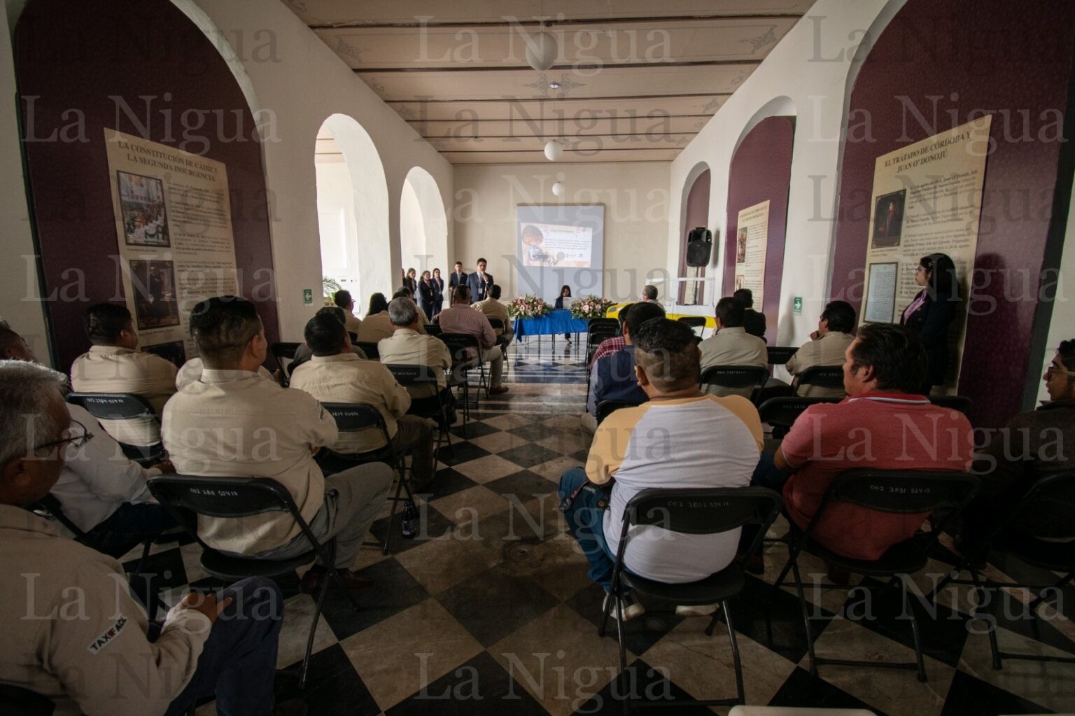 Brindan curso de sensibilización turística a taxistas