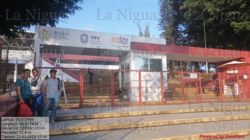 Padres de familia de Las Choapas piden maestros para escuela primaria