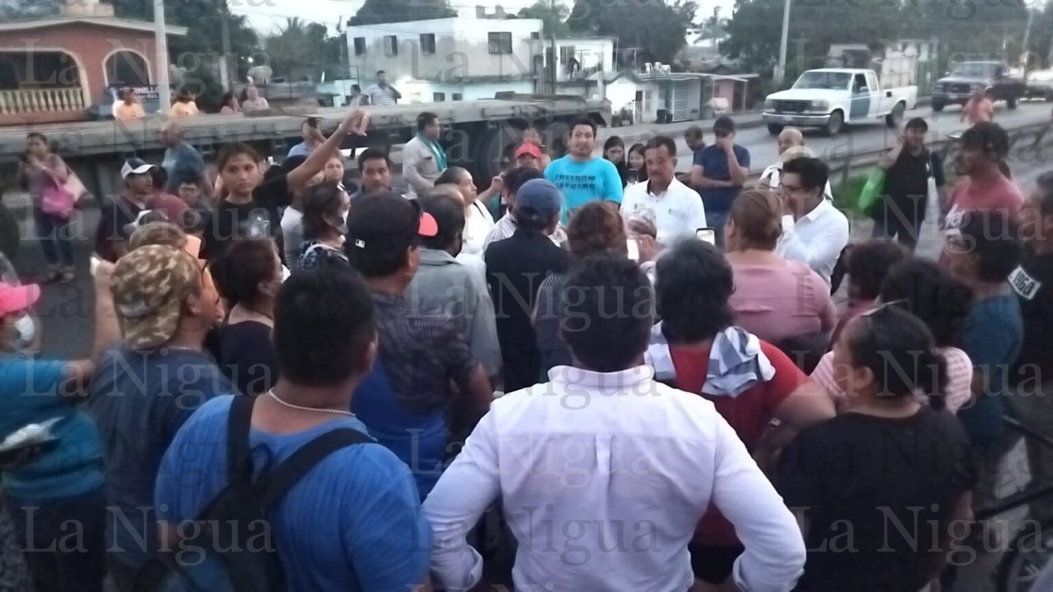 Sigue bloqueada la carretera Tampico-Valles