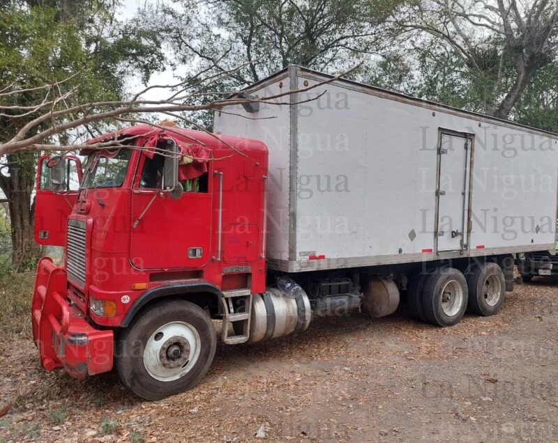 Autoridades aseguran que es falso el reporte de asalto a un camión; solo estaba averiado