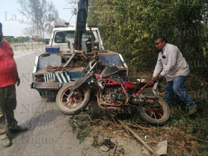 Joven motociclista resulta lesionado en accidente vial
