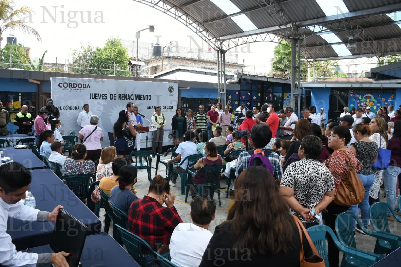 Atiende presidente a habitantes de López Arias y Palomar