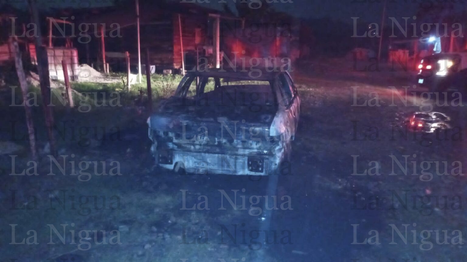 Se incendia auto en La Barita