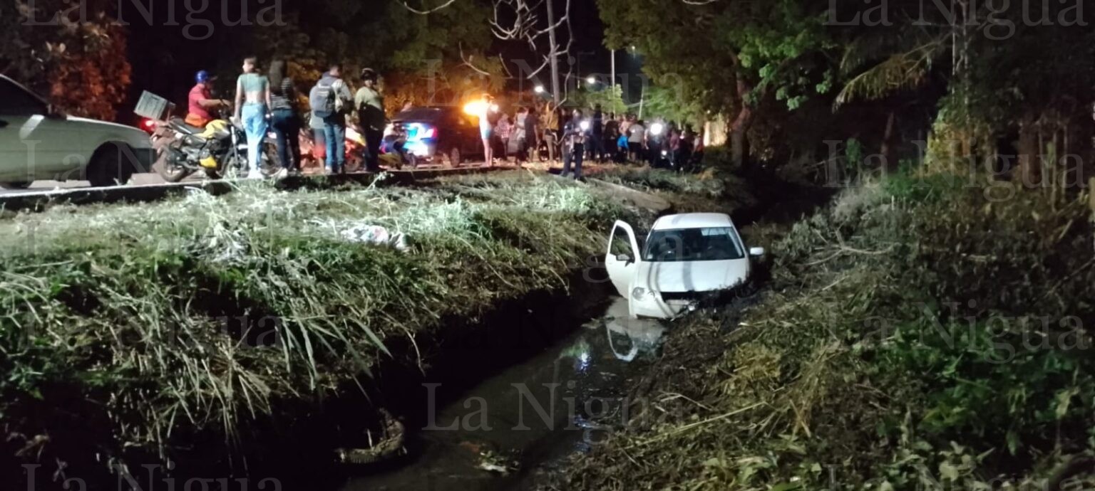 Ebrio sujeto provoca accidente donde salen lesionadas dos menores de edad en #AguaDulce