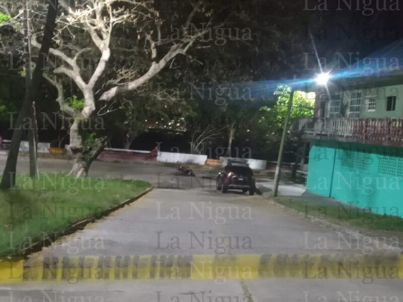 Muere motociclista y su copiloto quedó herido