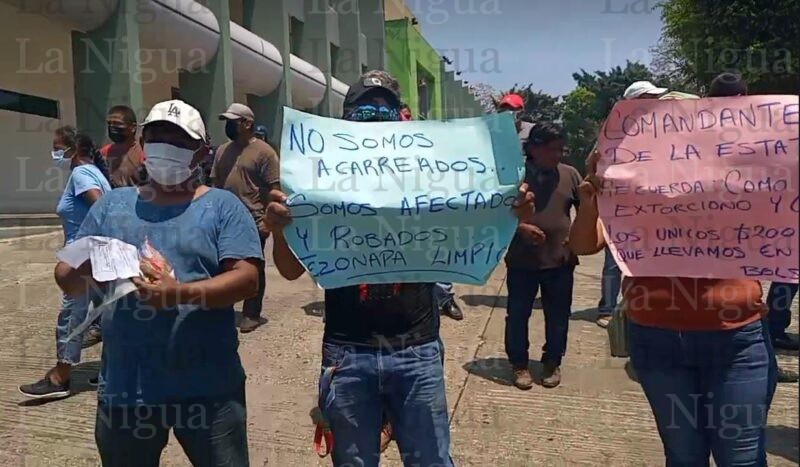 Reportan a Guardián Cívico manifestación de chóferes en Tezonapa,  en contra de FC y Tránsito Estatal
