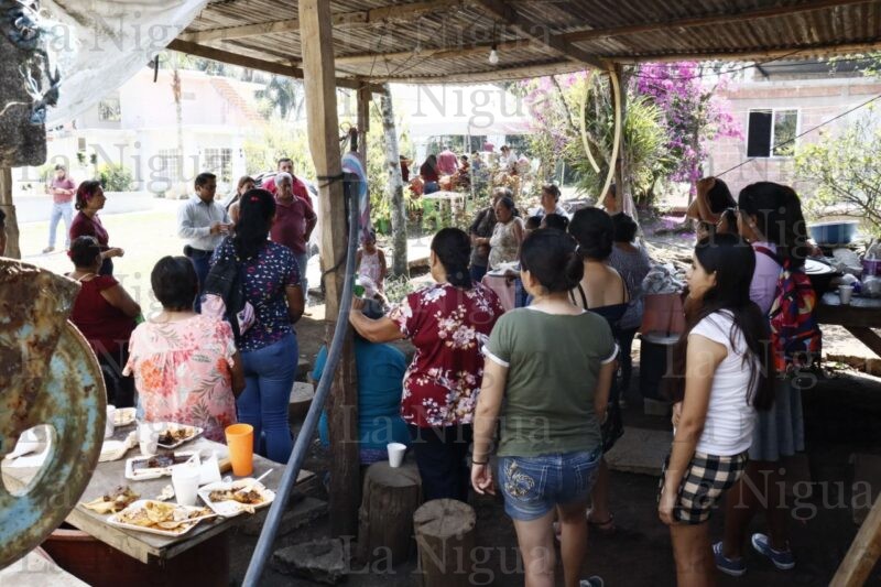 Entrega presidente municipal Gerardo Rosales cuartos dormitorios en Villa Unión