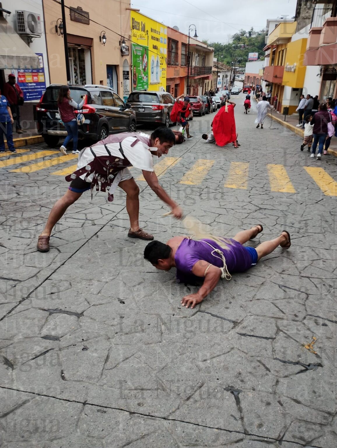Realizan católicos; el VIA CRUCIS por distintas calles de Papantla…