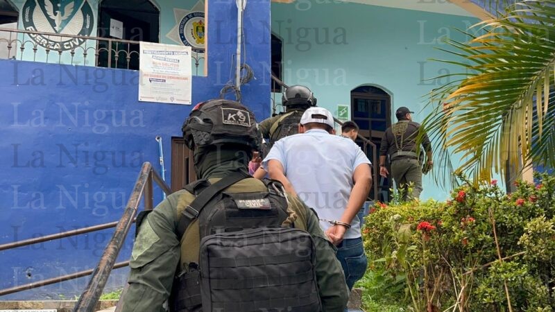 Detienen a tres jovenes en Tempoal; traían vehículo con placas sobrepuestas