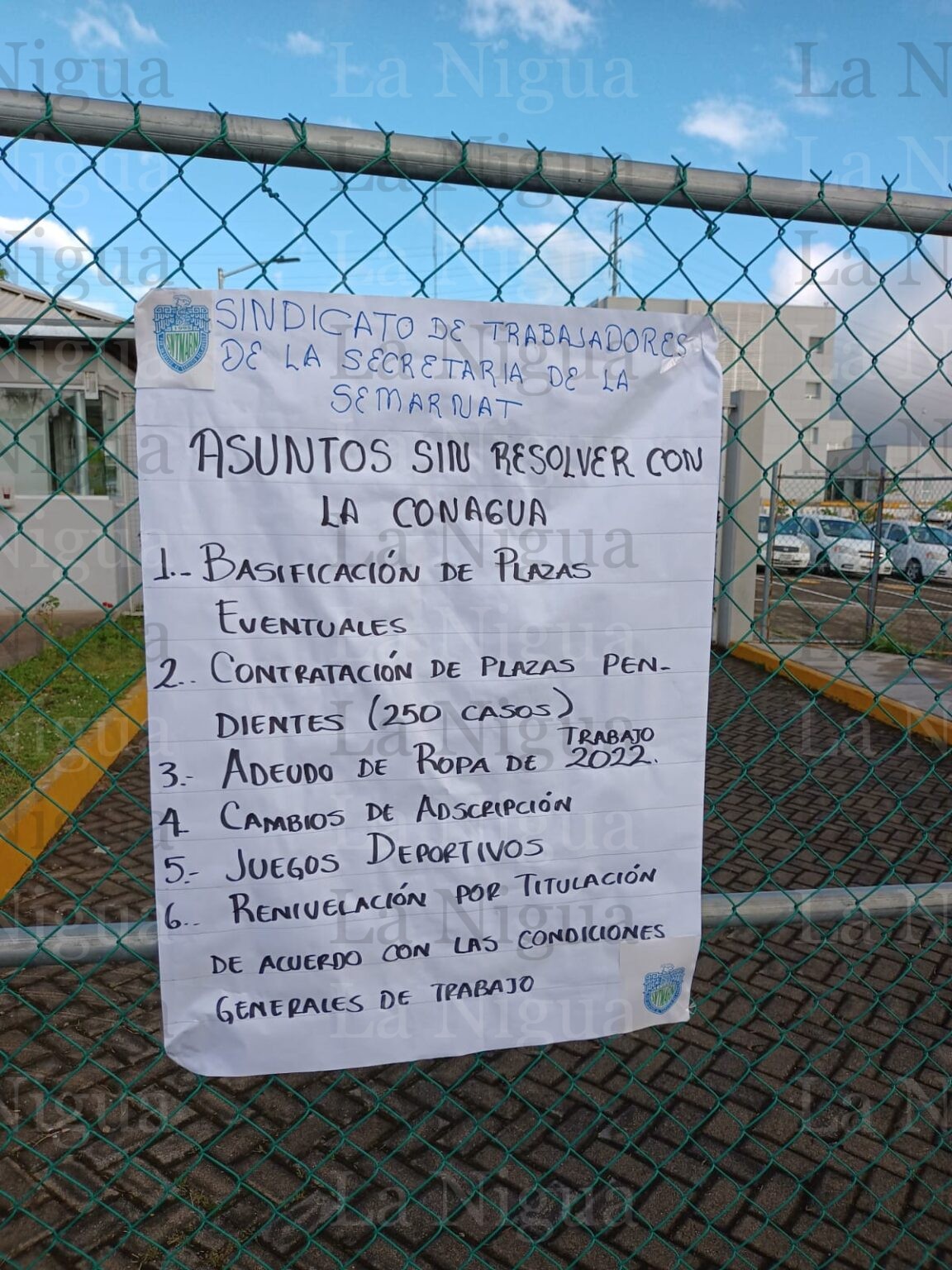 Integrantes del sindicato de la SEMARNAT, toman oficinas de la CONAGUA en Xalapa